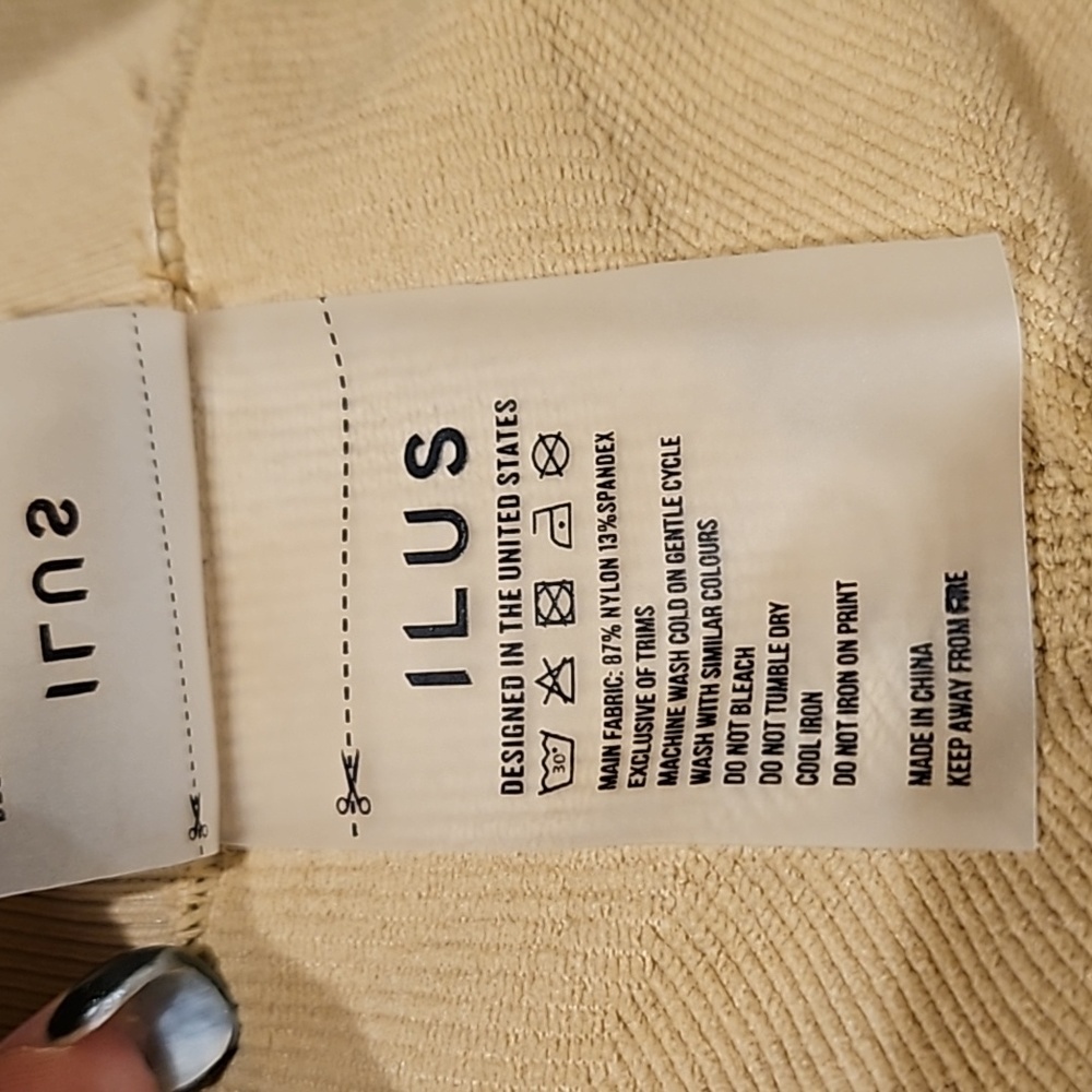 Ilus Label Shorts - Picture 11 of 13